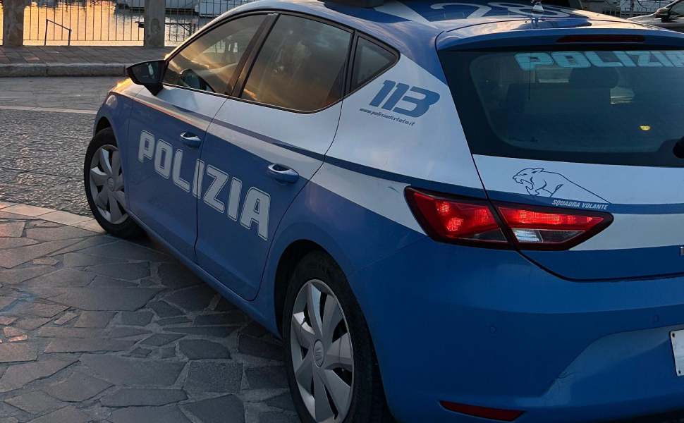 compagna - polizia
