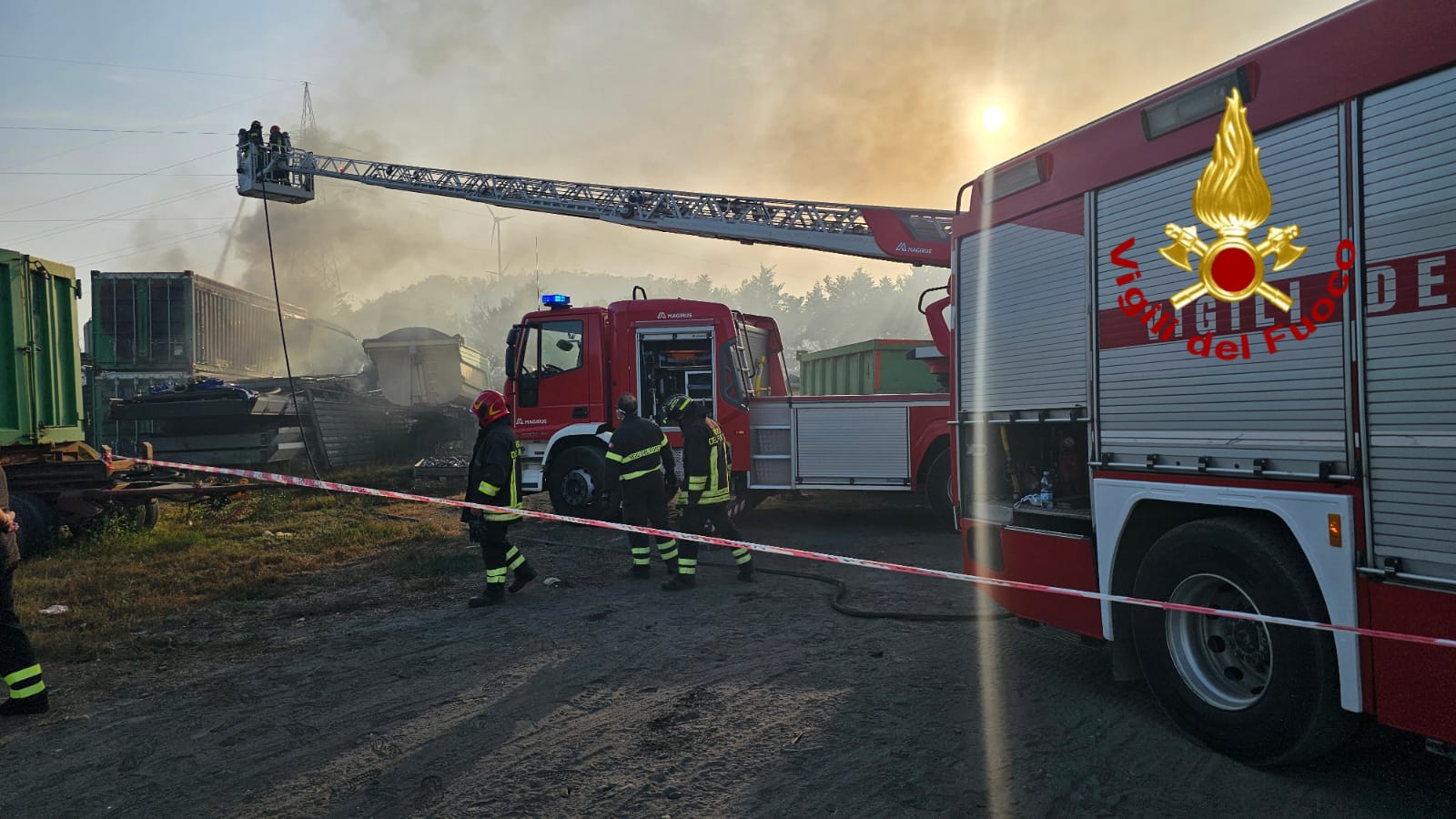Paura a Crotone: container in fiamme e tre esplosioni in un’area di smaltimento rifiuti - VIDEO 52 5e245920 cbf4 4d1c be44 342d89541afc
