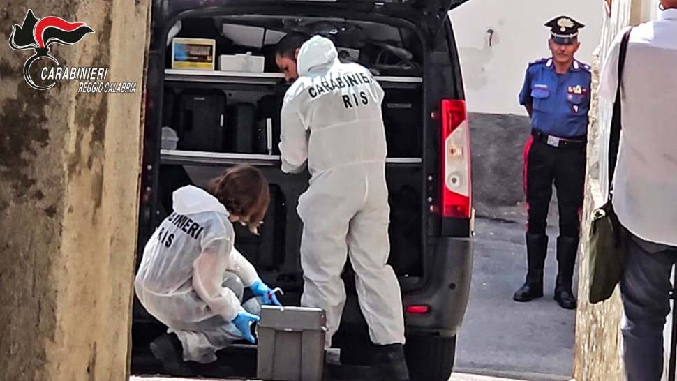 Cadavere avvolto lenzuolo