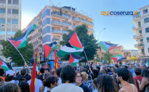 Anche Cosenza in piazza per Gaza e la Palestina «un genocidio nel silenzio e nell’indifferenza» - FOTO 63 Gaza Corteo Cosenza 01