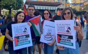 Anche Cosenza in piazza per Gaza e la Palestina «un genocidio nel silenzio e nell’indifferenza» - FOTO 66 Gaza Corteo Cosenza 02