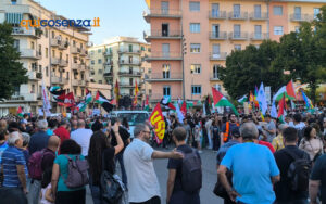 Anche Cosenza in piazza per Gaza e la Palestina «un genocidio nel silenzio e nell’indifferenza» - FOTO 60 Gaza Corteo Cosenza 06