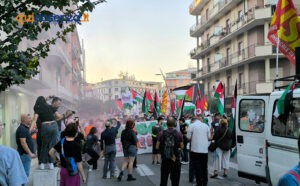 Anche Cosenza in piazza per Gaza e la Palestina «un genocidio nel silenzio e nell’indifferenza» - FOTO 61 Gaza Corteo Cosenza 08