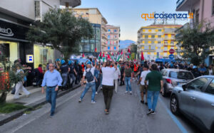 Anche Cosenza in piazza per Gaza e la Palestina «un genocidio nel silenzio e nell’indifferenza» - FOTO 65 Gaza Corteo Cosenza 12