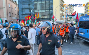 Anche Cosenza in piazza per Gaza e la Palestina «un genocidio nel silenzio e nell’indifferenza» - FOTO 67 Gaza Corteo Cosenza 13