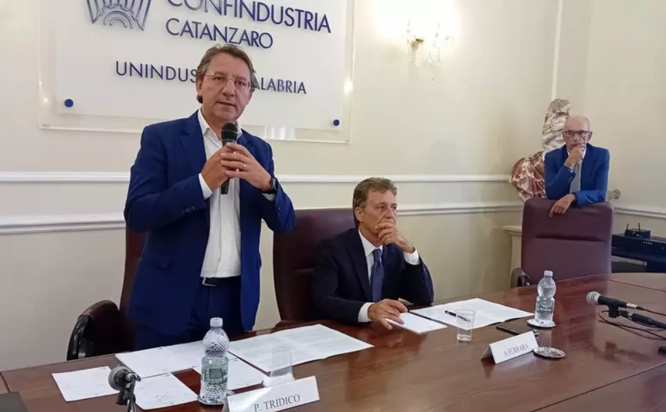 Tridico incontra Unindustria: «4 poli tecnologici in Calabria. I sondaggi? Poco affidabili» 51 Tridico-ad-Unindustria-Calabria
