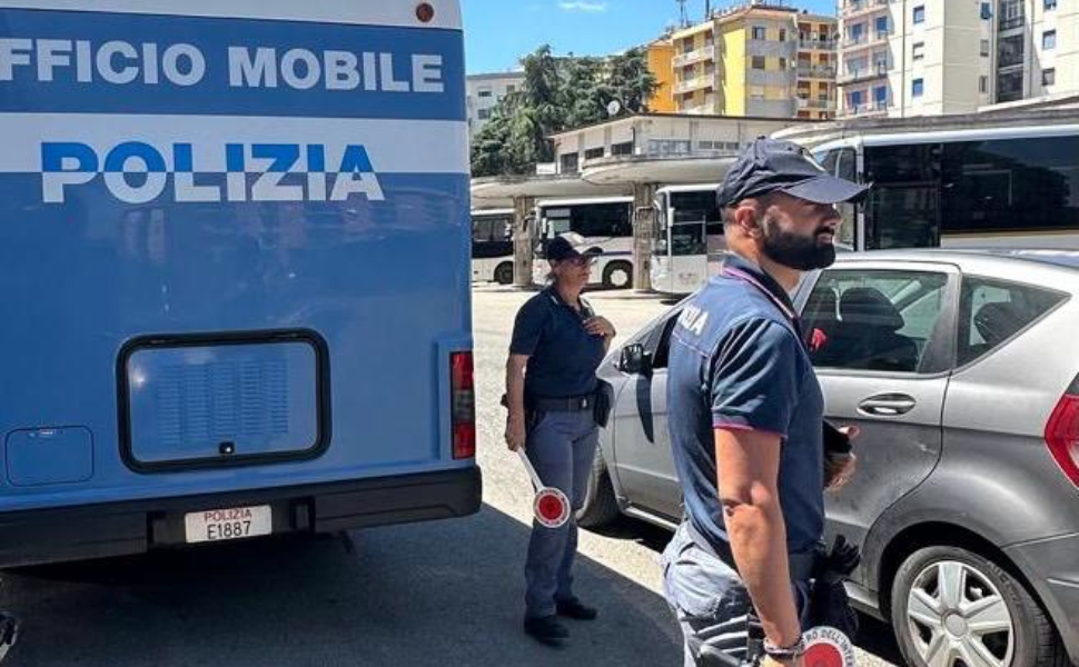 Violenze e stalking, la Questura di Cosenza emette 33 provvedimenti contro soggetti pericolosi 51 Ufficio-mobile-polizia-Cosenza