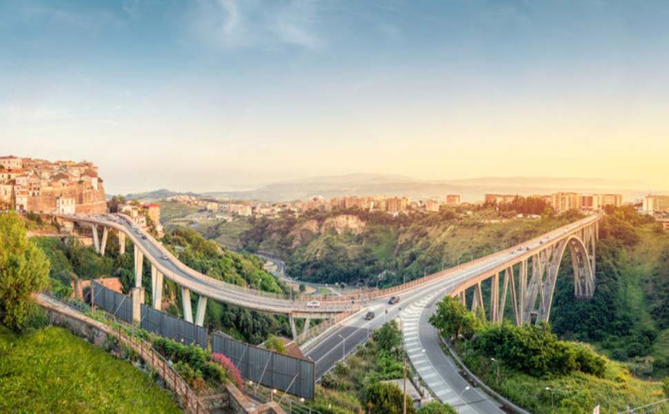 «La città calabrese dove mi consigli di vivere?», lo abbiamo chiesto all'Intelligenza artificiale. Ecco cosa risponde 60 catanzaro