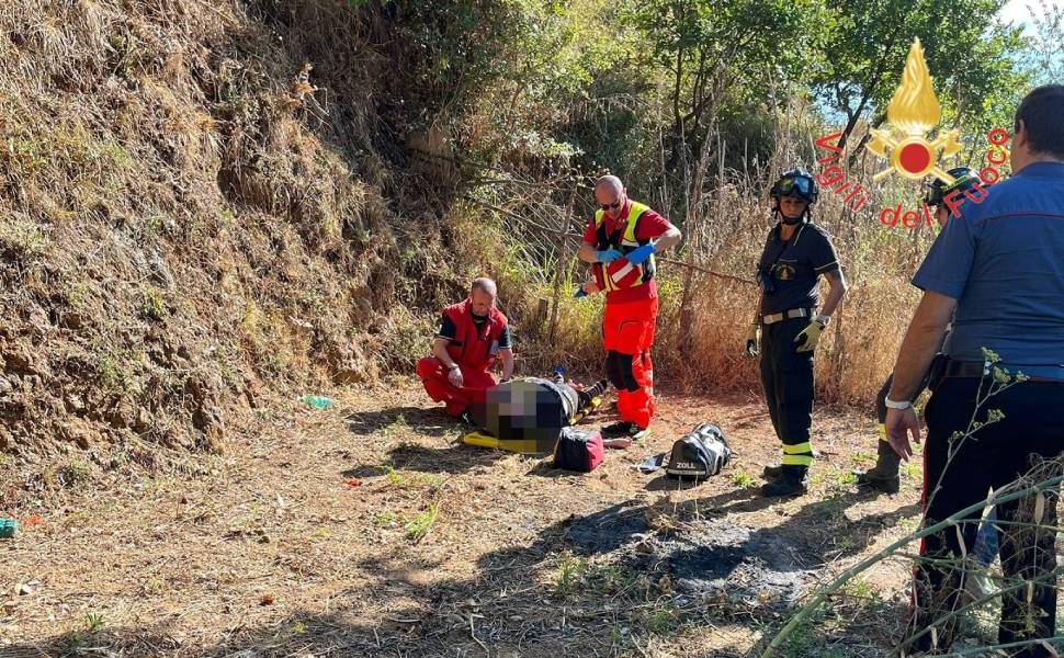 donna soccorsa caduta vigili fuoco