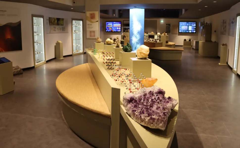 Unical: inaugurati nuovi musei hi-tech: Zoologia, Mineralogia e Petrografia. Esperienze immersive e realtà aumentate 87 inauguraione museo mineralogia petrografia 010