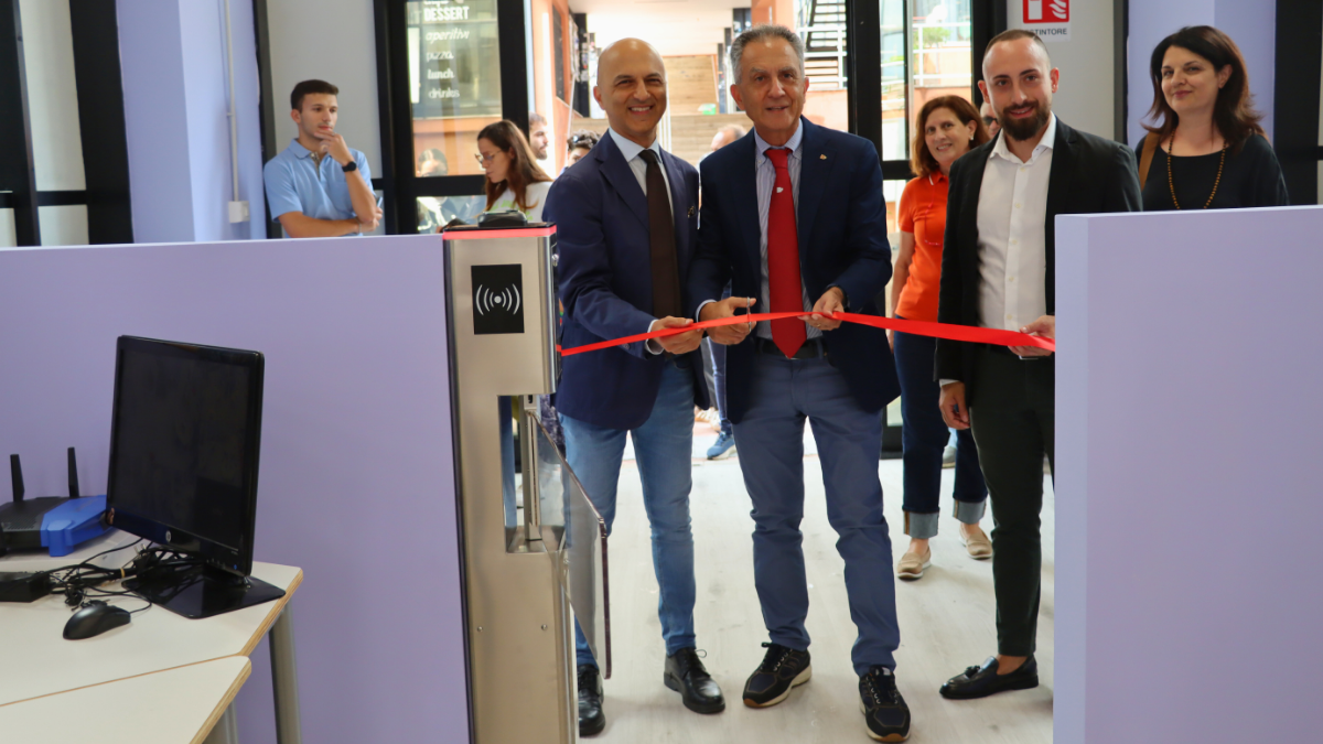 inaugurazione aula studio C24 taglio nastro