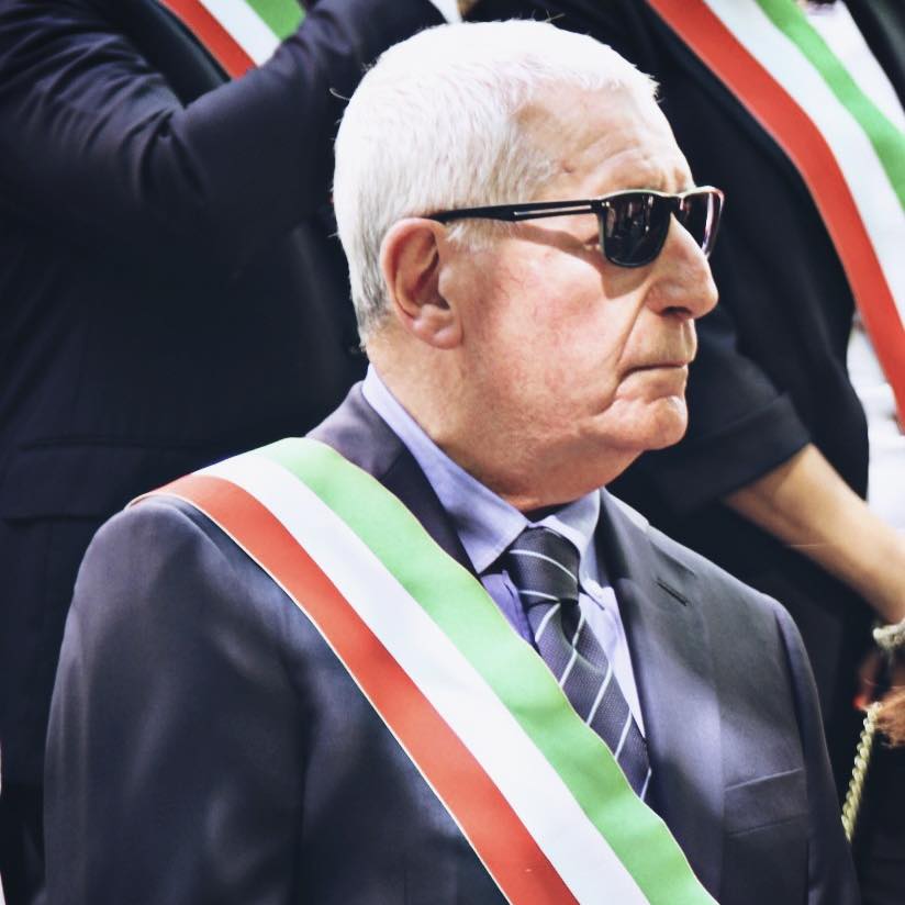 Rende: cittadini approfittano dei social del sindaco e segnalano «rifiuti, degrado e strade colabrodo» 54 sandro principe