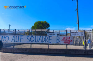 Si ferma la corsa di un Cosenza stanco e arruffone. L'Atalanta U23 sbanca il Marulla al 93' 58 Cosenza Atalanta U23 protesta