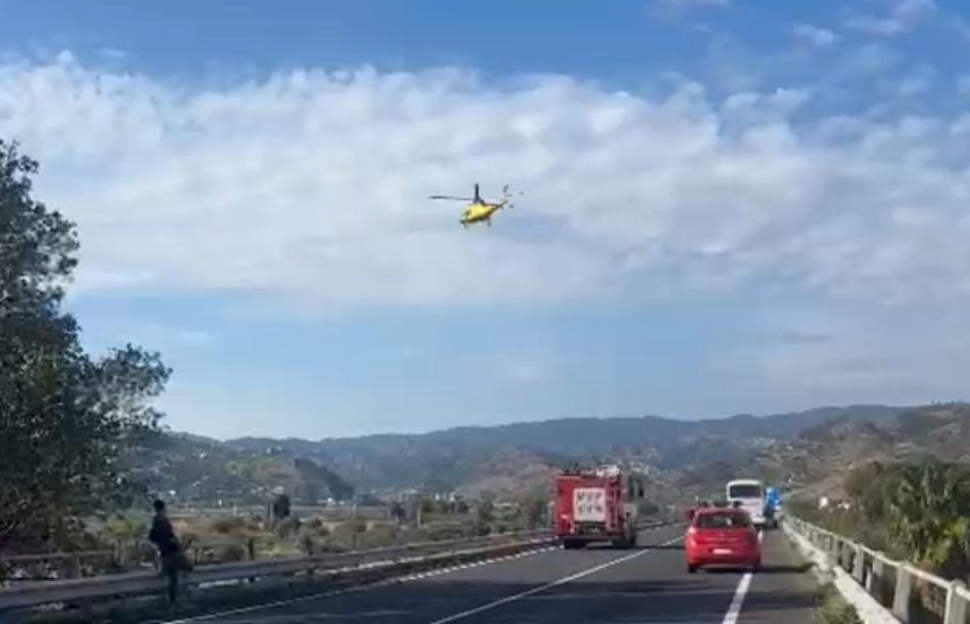 Terribile schianto frontale tra un'auto e un Bus. Tre le vittime: tra loro marito e moglie di 35 e 28 anni 52 Incidente Jonio Tirreno2