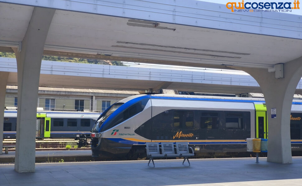 Treno Cosenza Stazione ferroviaria Vaglio Lise
