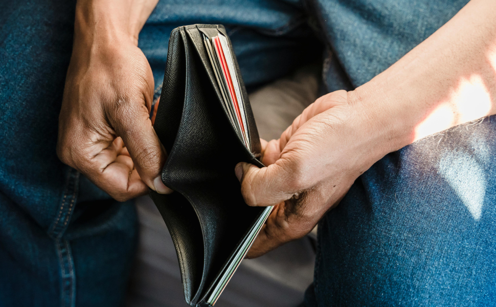 portafogli vuoto poverta