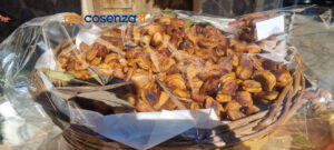 La Sila fa il pieno di turisti. Boom di presenze da tutto il sud per la Sagra del Fungo a Camigliatello Silano - FOTO 59 sagra del fungo 8