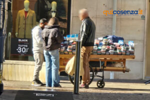 Acquisto merce Corso mazzini da venditore abusivo