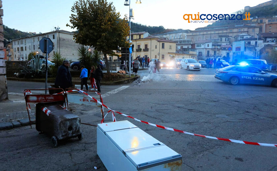 Acqua Cosenza protesta