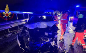 Scontro frontale tra due auto a Rovito, 6 le persone ferite portate all'Annunziata 52 Incidente Rovito Statale 107 03