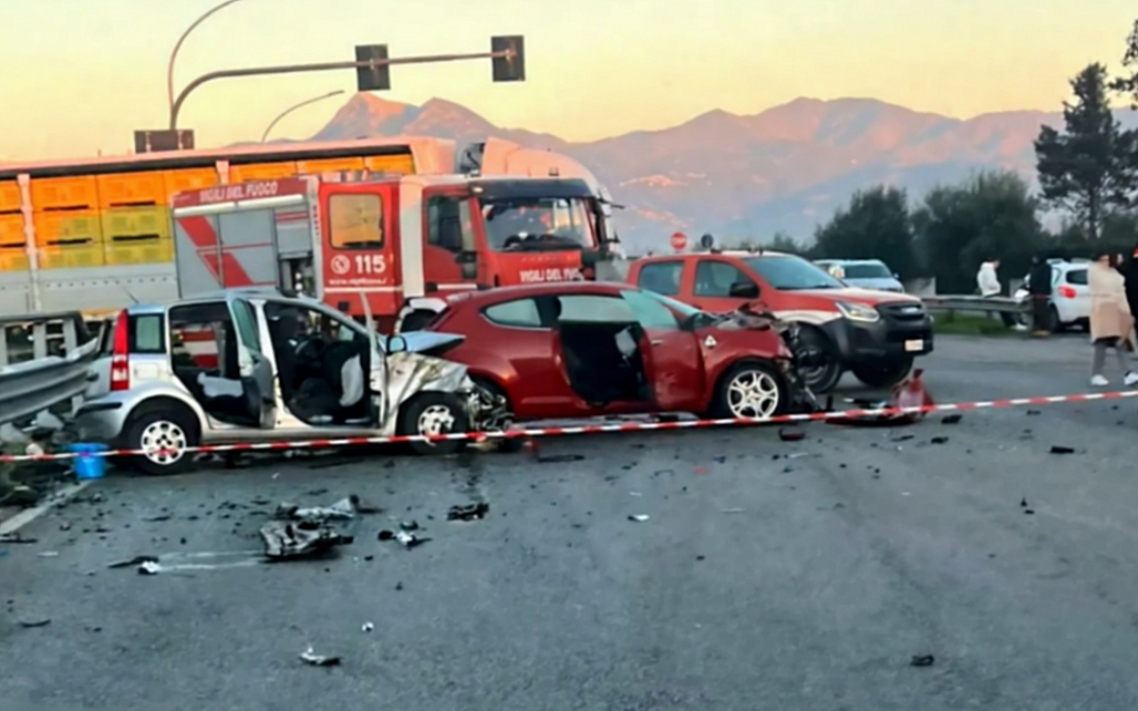 Tragico scontro frontale Saatale 106 Sibari
