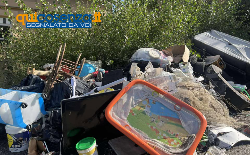 Rifiuti san fili segnalazione campo sportivo 02