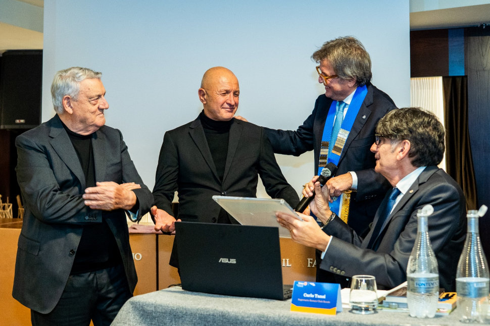 Il giornalismo che parla all’anima: Domenico Iannacone riceve l’encomio alla carriera dal Rotary Club Rende 53 Domenico Iannacone Rotary Rende