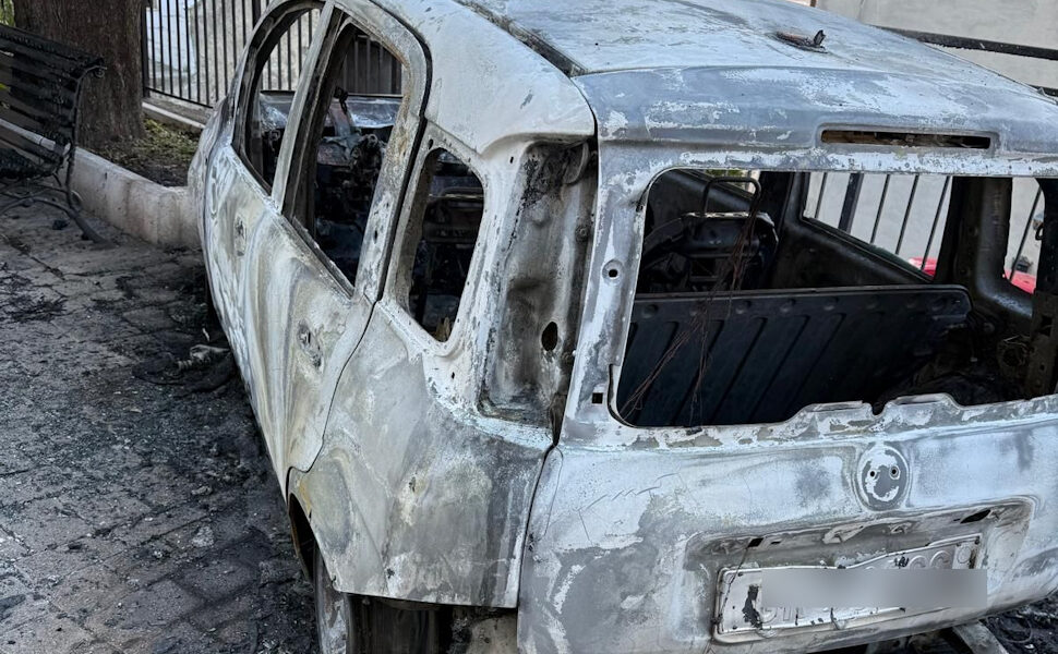 auto in fiamme