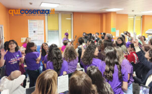 All’Annunziata di Cosenza la festa dei Piccoli Guerrieri: Brunori canta “L’albero delle noci” per la Neonatologia 57 giornata prematuri cosenza ospedale 03