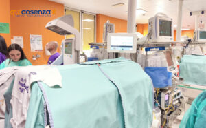 All’Annunziata di Cosenza la festa dei Piccoli Guerrieri: Brunori canta “L’albero delle noci” per la Neonatologia 56 Neonatologia Cosenza