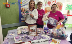 All’Annunziata di Cosenza la festa dei Piccoli Guerrieri: Brunori canta “L’albero delle noci” per la Neonatologia 58 giornata prematuri cosenza ospedale Mani di Mamma