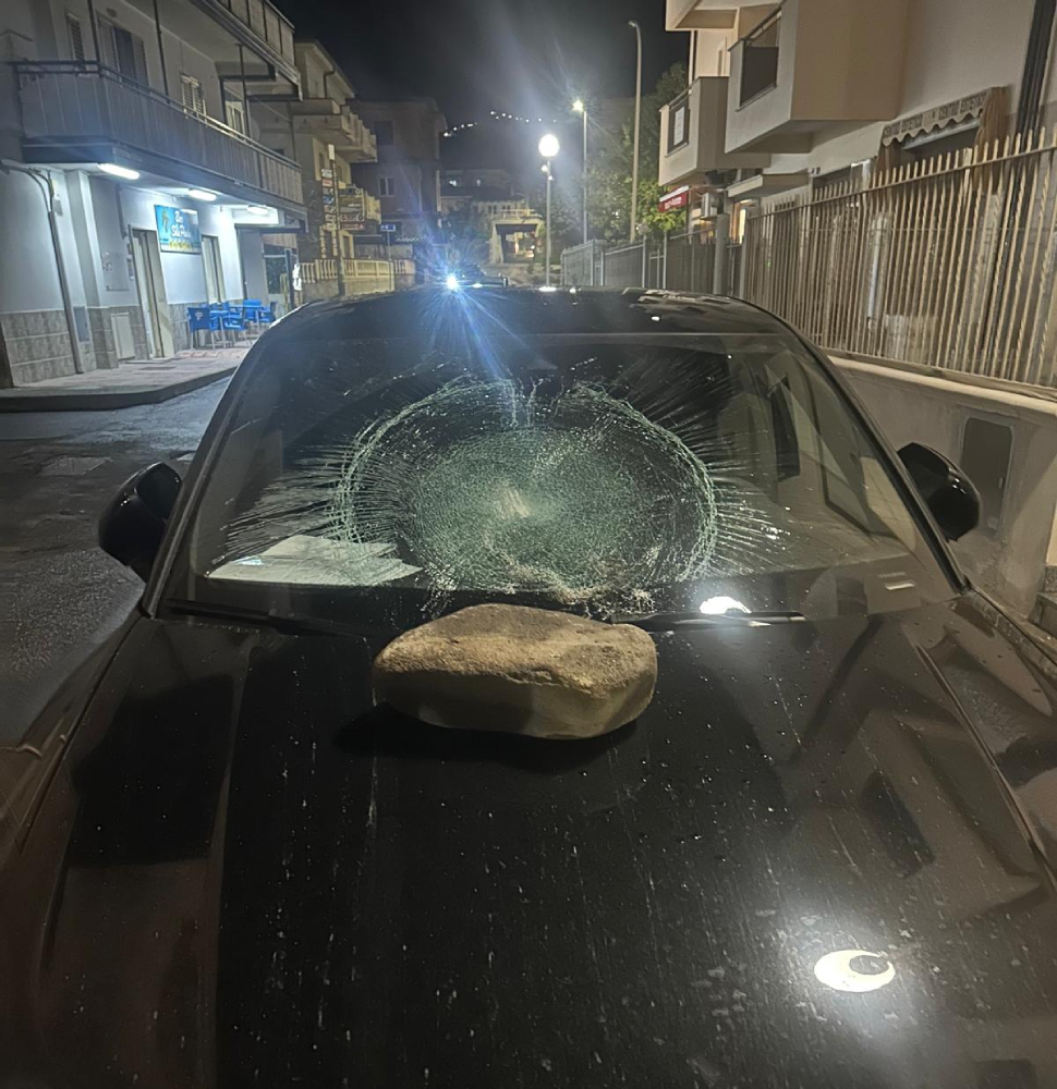 intimidazione auto cicciù cariati 02