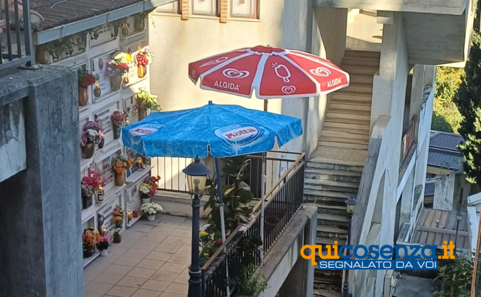 ombrelloni cimitero di cosenza