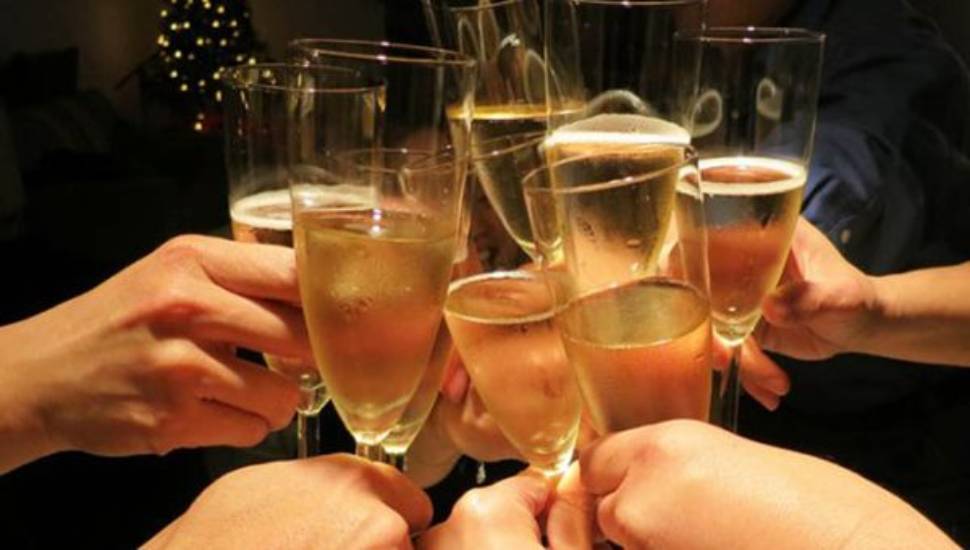 Capodanno, per il brindisi 2026 arriva l'appello di Coldiretti: «Scegliere le bollicine Made in Calabria» 51 Capodanno