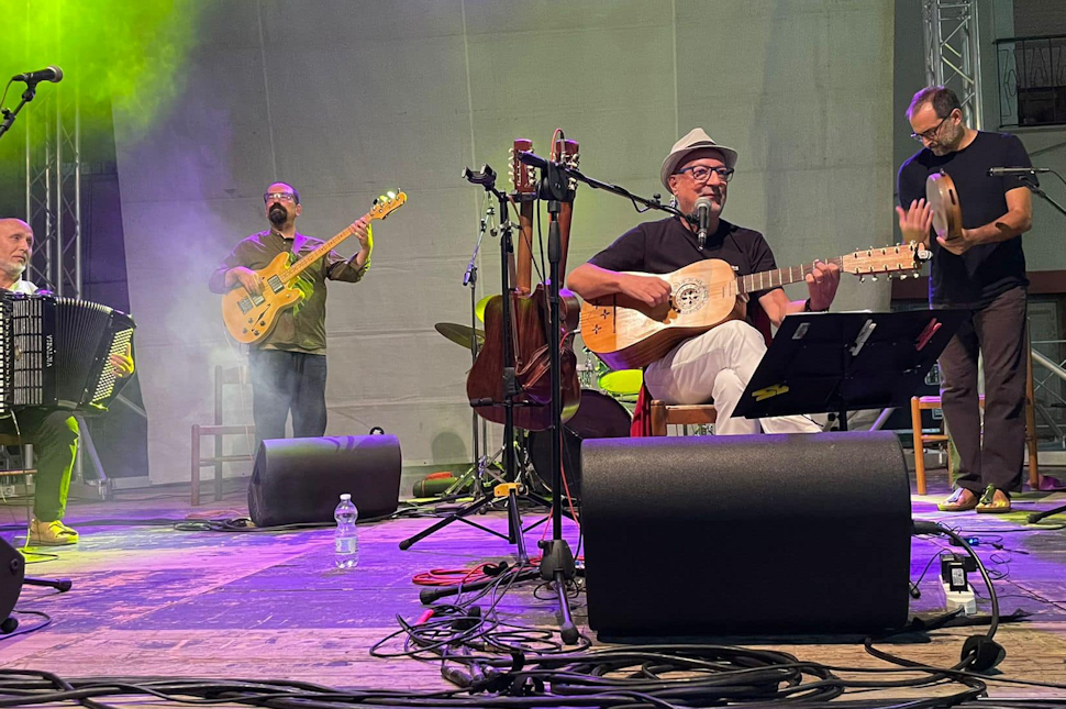Addio al maestro Cataldo Perri, il medico-musicista che ha raccontato la Calabria e la vita con la chitarra 53 Cataldo perri