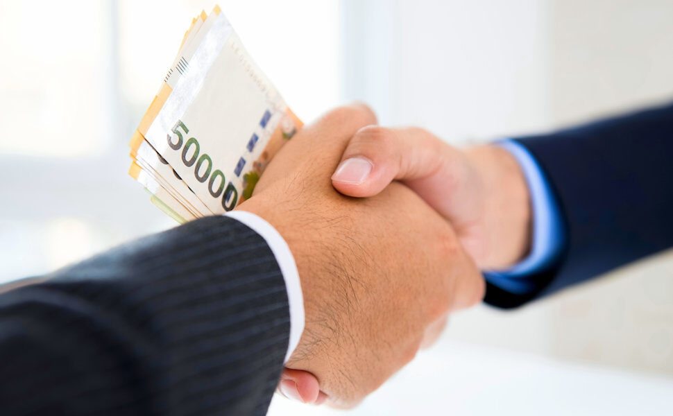 Corruzione mazzetta soldi
