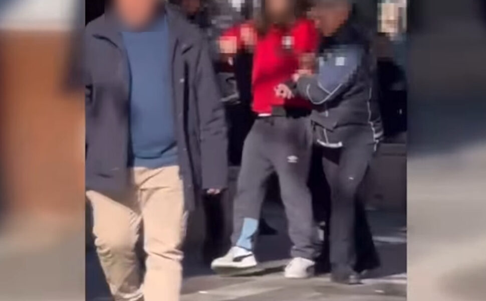Cosenza testata in faccia vigile urbano