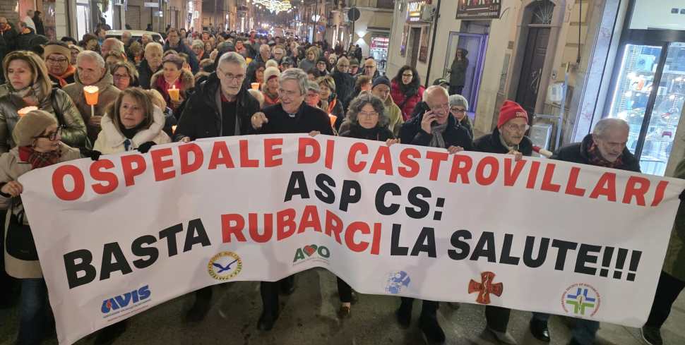 Fiaccolata ospedale di Castrovillari