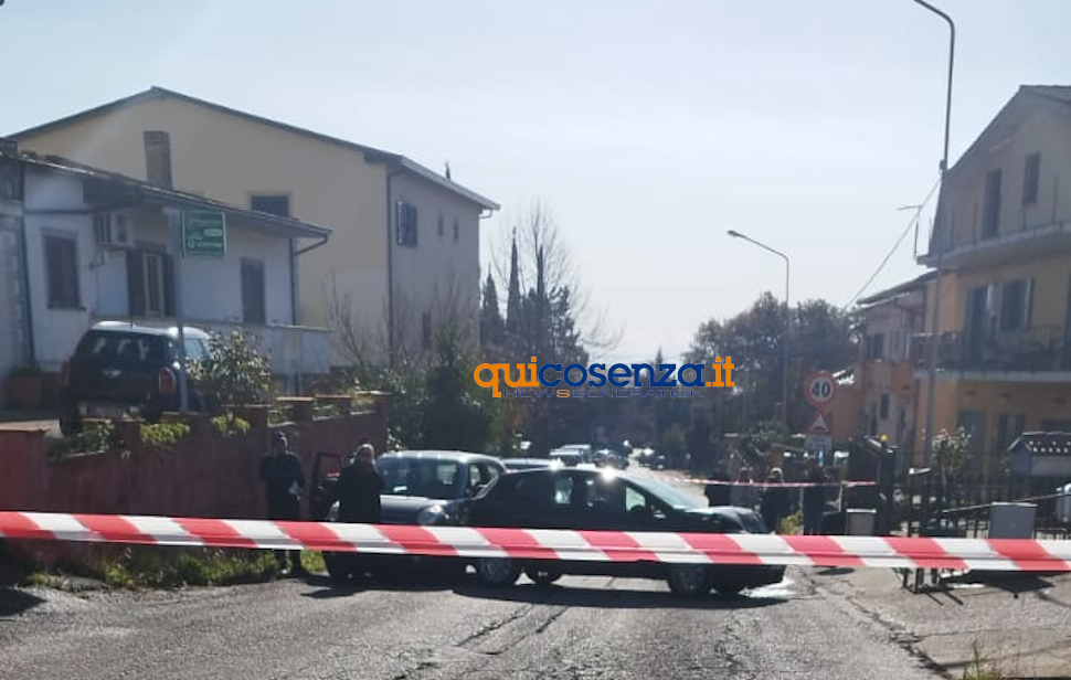 Violento incidente tra 3 auto. Lancia Ypsilon finisce contro un’abitazione: un ferito 52 Incidente Fuscaldo_03