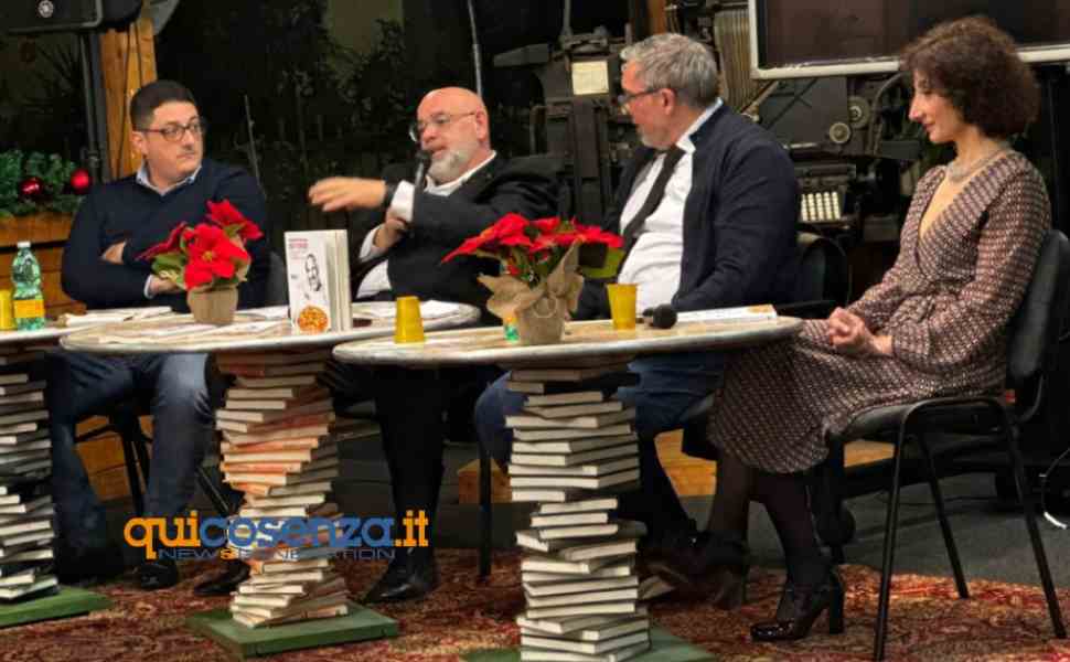 Lorenzo Fortuna maestro presentazione libro Terrazza Pellegrini Cosenza 1