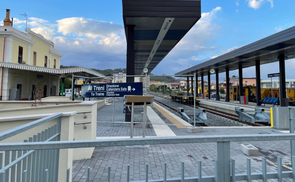 Catanzaro inaugura la metropolitana di superficie: prima corsa per il Capodanno Rai al Lido 53 Metropolitana catanzaro