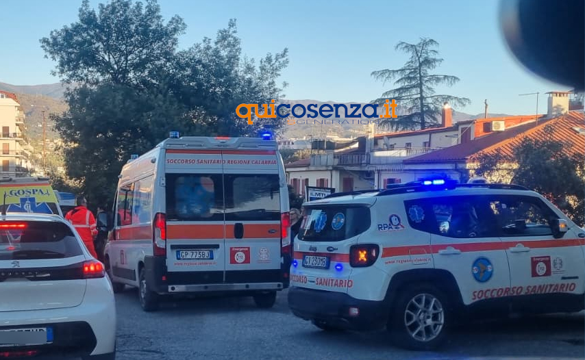 Tragedia a Rende: colto da malore mentre passeggia, muore Carmelo Miceli icona del calcio calabrese 52 Ambulanze a Rende per soccorrere Miceli