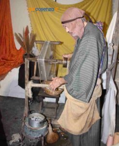 Il Presepe Vivente di Carolei incanta migliaia di visitatori: un abbraccio tra fede, storia e comunità 54 Presepe Vivente di Carolei