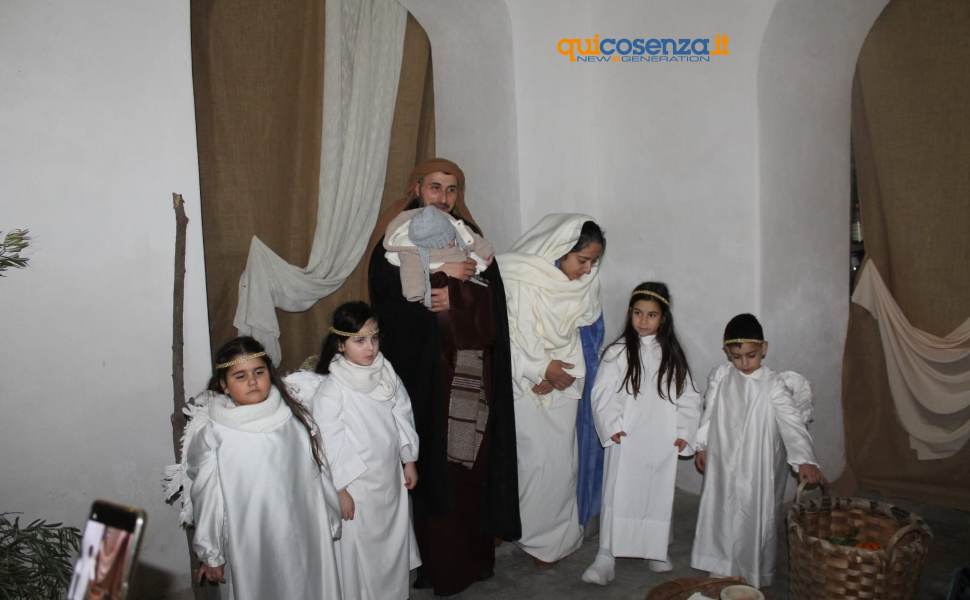 Il Presepe Vivente di Carolei incanta migliaia di visitatori: un abbraccio tra fede, storia e comunità 57 Presepe Vivente di Carolei