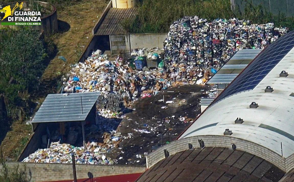 Rifiuti pericolosi a cielo aperto - Rc