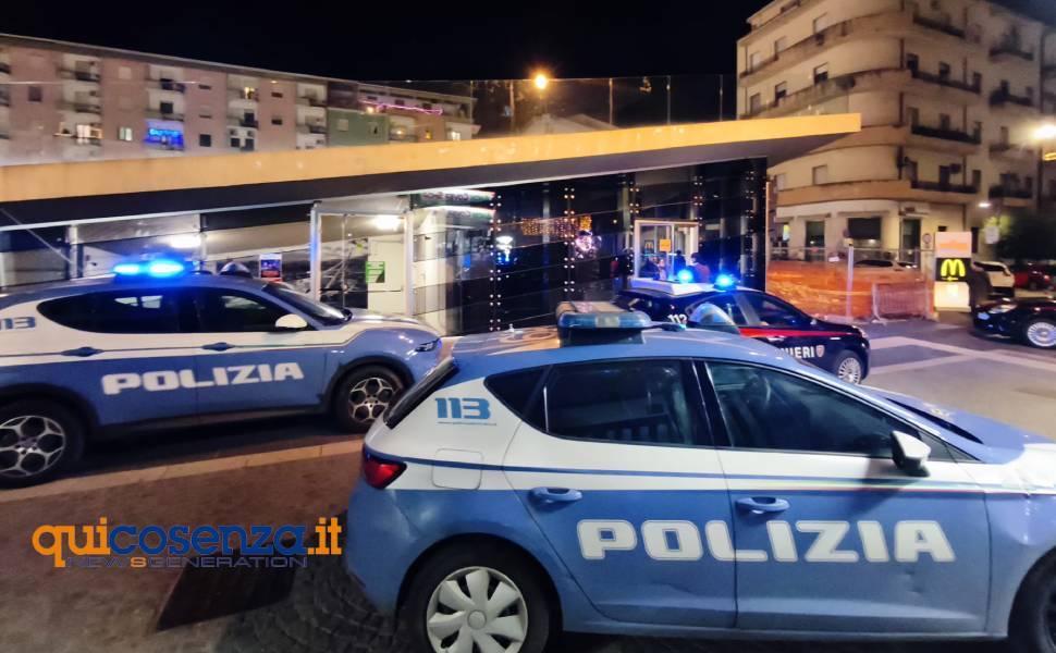Cronaca Cosenza, rissa al McDonald’s di piazza Bilotti: nuova aggressione da due “maranza” 52 Rissa Mc Donald's Cosenza piazza bilotti 01