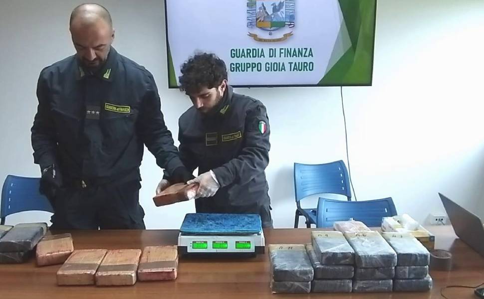 cocaina porto guardia di finanza 02