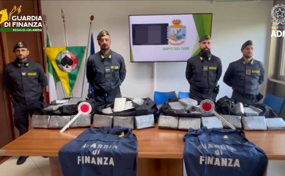 cocaina porto guardia di finanza 03