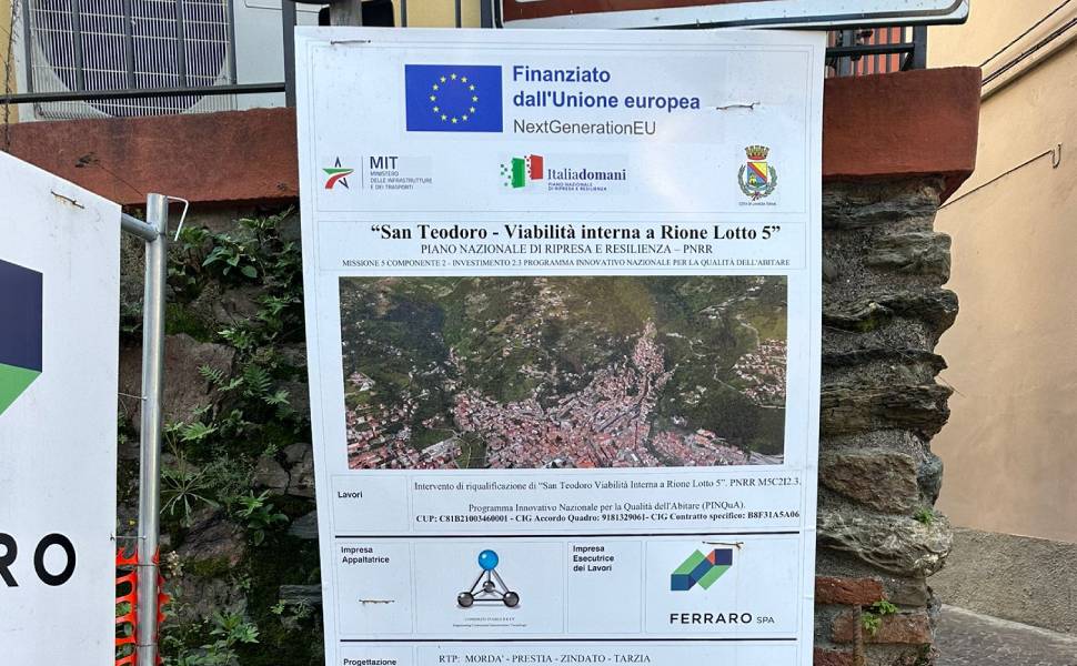 escavatore incendiato lavori lamezia