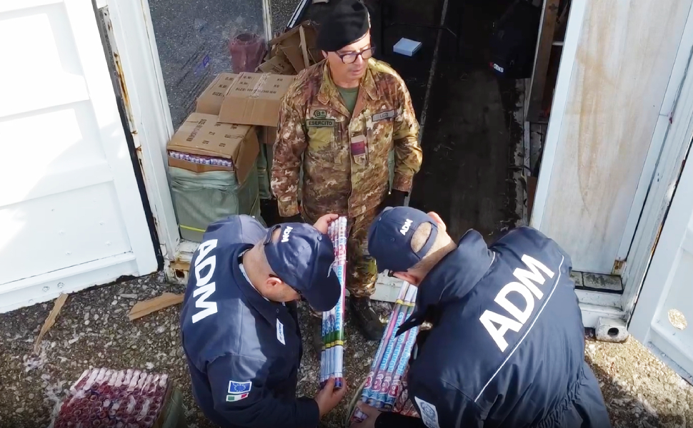 Maxi sequestro di fuochi illegali e pericolosi, 120 tonnellate in due anni. Materiale fatto brillare 51 fuochi illegali